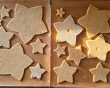 Une image de l'étape 5 de Biscuits Sapin de Noël aux noisettes.