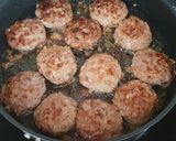 A picture of step 3 of Beef Patty Hamburger.