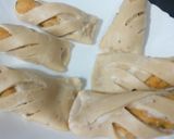 A picture of step 9 of Jaali samosa.