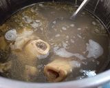 Foto langkah ke 1 dari resep Soup Sumsum Tulang Sapi.