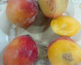 A picture of step 3 of Custard strawberry jelly with peach sauce.