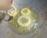 Foto langkah ke 3 dari resep Onion Ring krispy | No ambyarr.