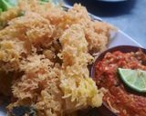 Foto langkah ke 7 dari resep Ayam Goreng Kremes.
