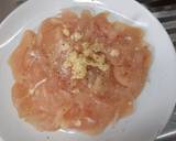 รูปขั้นตอนการทำที่ 1 ของ ผัดกะหล่ำปลีใส่เนื้อไก่กริล