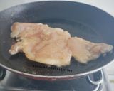 Foto langkah ke 7 dari resep Simple Chicken Steak with Garlic-White Sauce (less oil).
