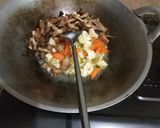 Foto langkah ke 3 dari resep Tumis Jamur Kancing.