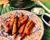 Hình bước làm 3 của món Lườn Cá Hồi Teriyaki Nướng Cuốn Tỏi & Tía Tô