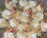 Foto langkah ke 3 dari resep Tumis udang bawang putih.