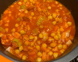 Foto del paso 4 de la receta: Garbanzos con zanahorias y salsa de tomate