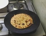 A picture of step 4 of Cheese parantha.