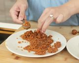 Foto langkah ke 3 dari resep Mochi Wijen Isi Kacang Devina Hermawan.