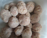 Foto del paso 3 de la receta: Espaguetis con mini albóndigas y salsa de tomate