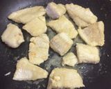 Foto del paso 2 de la receta Merluza con guisantes en amarillo 🐟