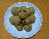 A picture of step 6 of Rava Ladoo.