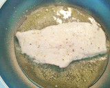 Foto del paso 3 de la receta: Pechuga de pollo frita con york y queso gratinado
