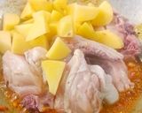 Foto langkah ke 2 dari resep Masak Ayam Bumbu Kuning Santan, Enak, Gurih Dan Gampang Membuat nya👍.