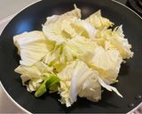 A picture of step 1 of Creamy Enoki Mushroom Stir-Fried Cabbage.