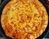 Sajtos szélű pizza recept fázis 10 fotója