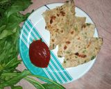 पालक और प्याज़ के पराठे (palak aur pyaz ke parathe recipe in Hindi) रेसिपी चरण 6 फोटो