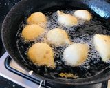 A picture of step 4 of Dahi vada.