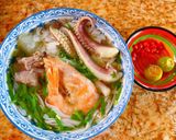 A picture of step 3 of Soft Hu Tieu Noodle Soup with Pork Ribs and Seafood.