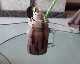 A picture of step 7 of Oreo Milkshake.