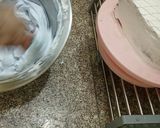 A picture of step 5 of 3 color cream cake.