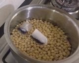 A picture of step 1 of Chole Masala recipe.