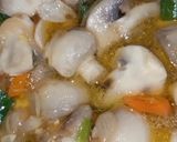 Foto langkah ke 5 dari resep Tumis Jamur Kancing.