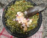 Foto langkah ke 3 dari resep Sambel hijau dan daun singkong.