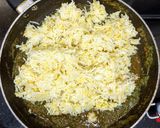 A picture of step 4 of Lehsooni Palak Kichdi.