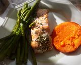 Foto del paso 3 de la receta: Salmón al horno con espárragos y calabaza. Light