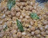 A picture of step 4 of Peanut Sundal.