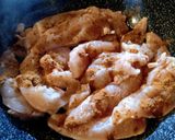 Foto del paso 2 de la receta: Filetitos de pollo en salsa de vino blanco y hierbas provenzales