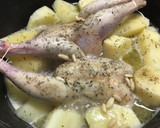 Foto del paso 1 de la receta: Picantones con chalotas y piñones en cocotte