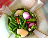 Foto langkah ke 1 dari resep Tumis Pakis Ebi Cabe Rawit.