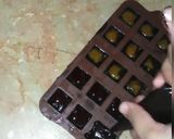 A picture of step 5 of Pomegranate chocolate bites.
