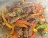 Foto del paso 4 de la receta Terneras salteadas con tres pimientos al curry