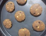 A picture of step 5 of Peanut butter choco chips cookies.