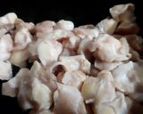Hình bước làm 1 của món Sụn gà xào hành tây