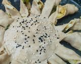 A picture of step 7 of Sunflower shaped bada pav.