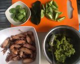 Foto langkah ke 1 dari resep Cumi pete cabai ijo.