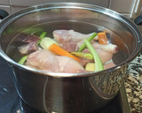 Foto del paso 2 de la receta: Caldo de pollo con jamón y verduras