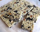 A picture of step 7 of Rice Bubbles & Marshmallow Slice.