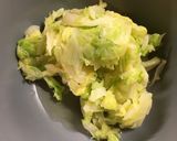 A picture of step 4 of Korean cookery cabbage salad! (Namuru).
