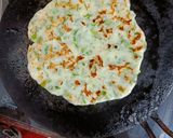 A picture of step 3 of Rice flour roti.