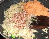 भरवां शिमला मिर्च(Bharwa shimla mirch recipe in Hiindi) रेसिपी चरण 2 फोटो