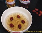 Hình bước làm 3 của món Yến chưng táo đỏ hạt chia