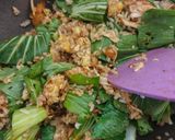 Foto langkah ke 5 dari resep Nasi Goreng Pokcoy #640.