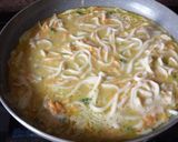 Foto langkah ke 5 dari resep Broccoli Noodle Pizza.